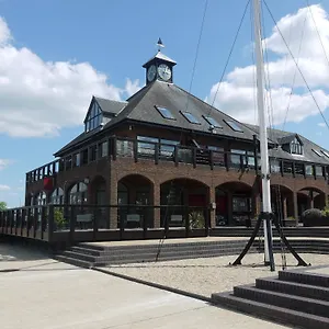 https://boathouse-hotel.tophotelsbath.com